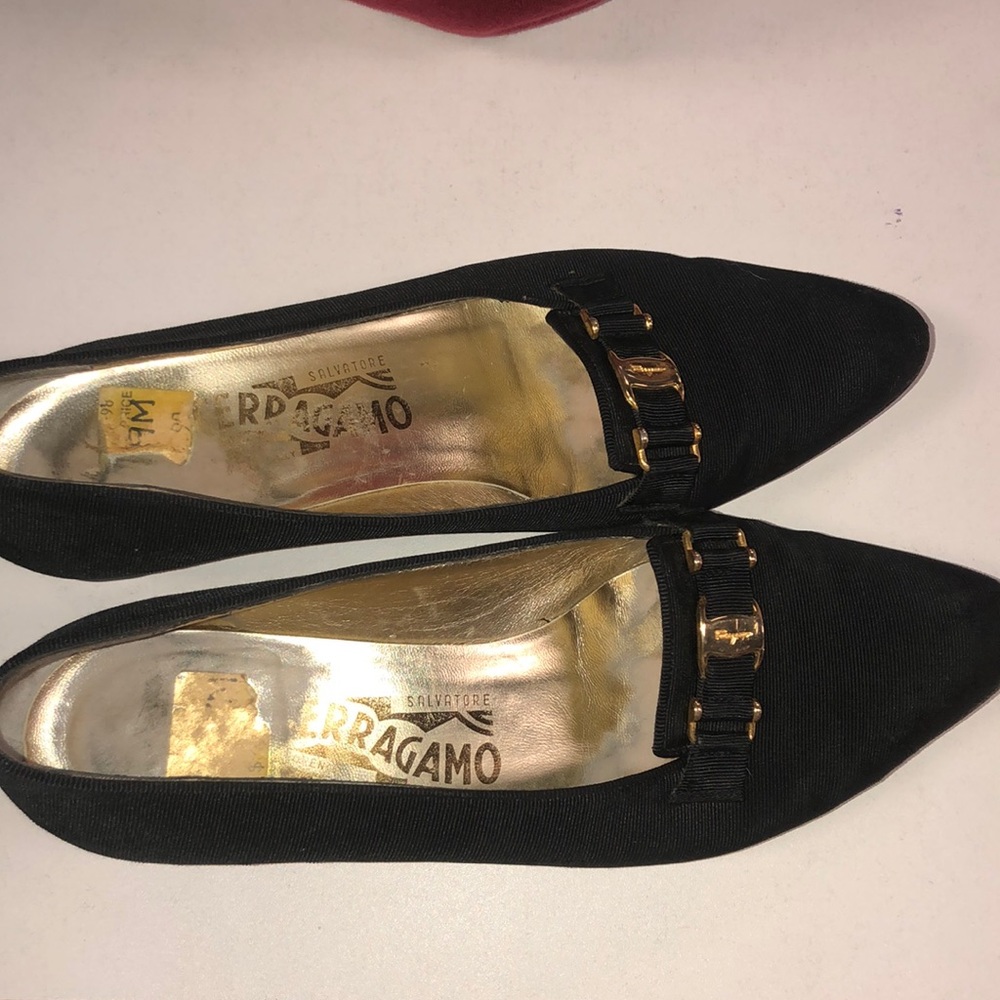 Vintage Salvador Ferragamo kitten heels